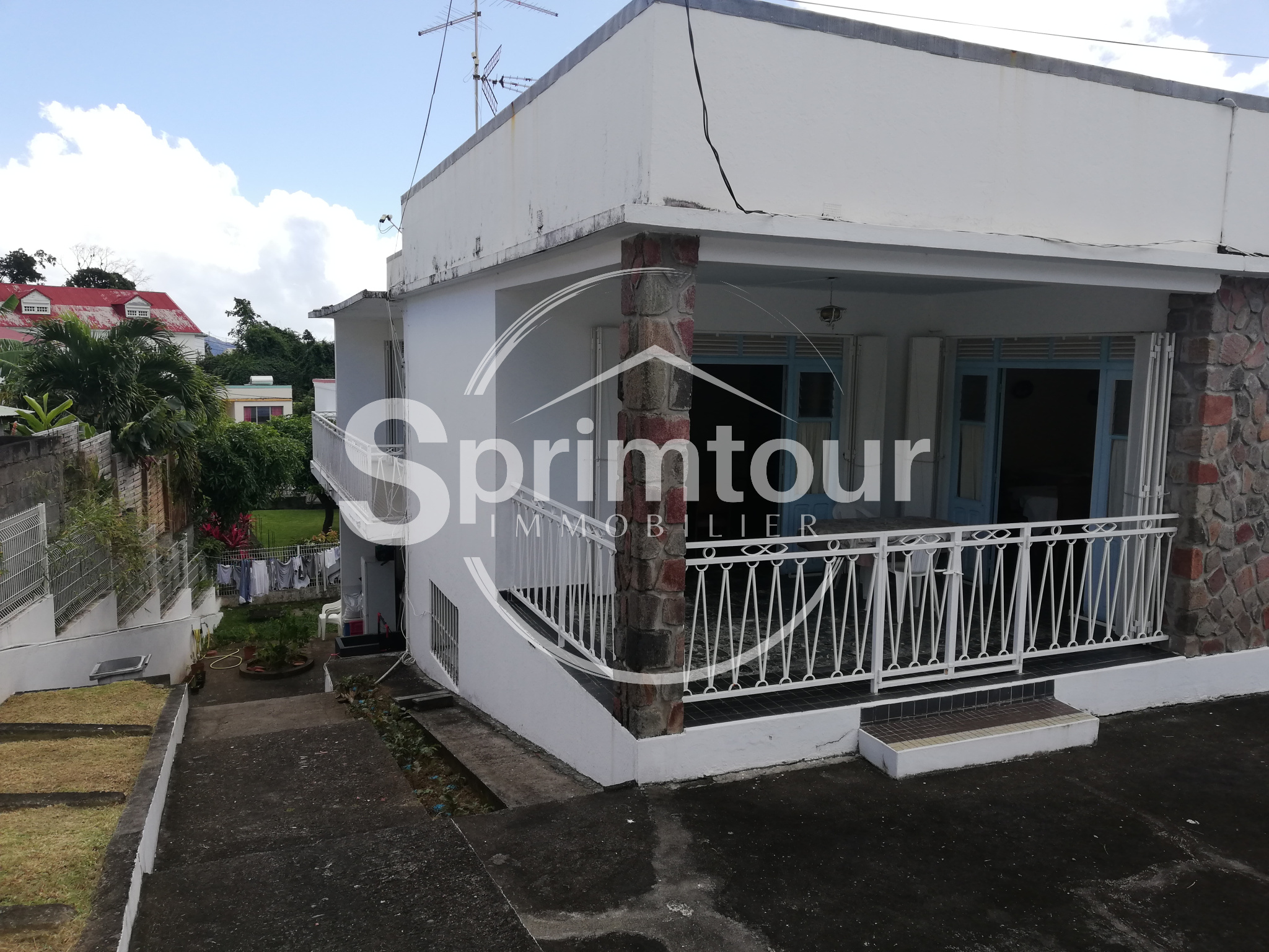 vente SaintClaude à Ducharmoy, maison familiale sur 2 niveaux ( T5 et